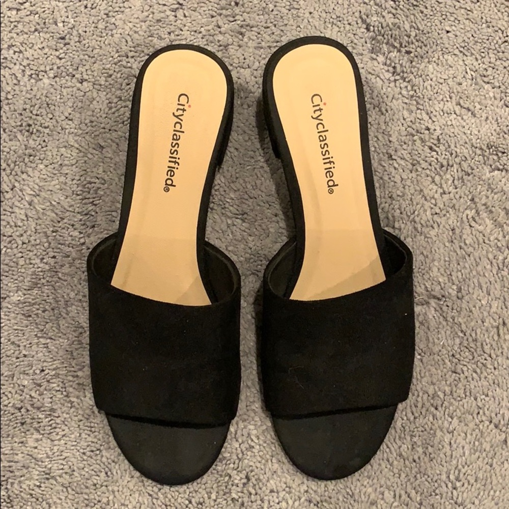Black heeled mules